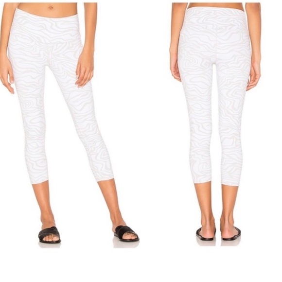 ALO Yoga Pants - ALO AIRBRUSHED WHITE ZEBRA PRINT LEGGINGS